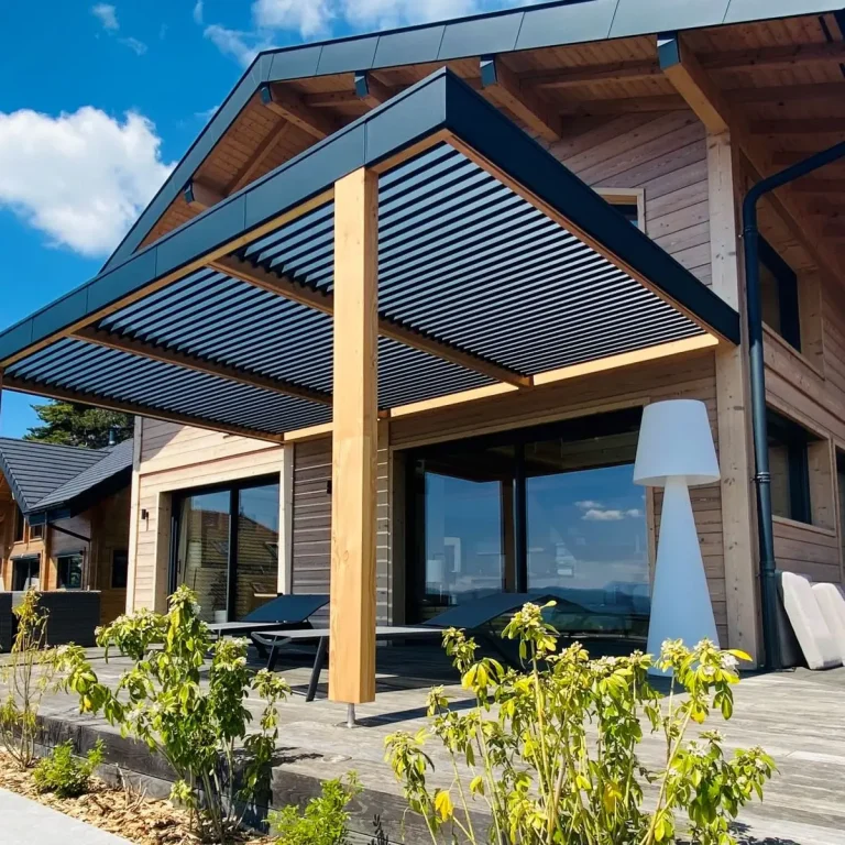 Pergola en bois combinée à une terrasse — réalisation Horus Bois Concept à Montélimar