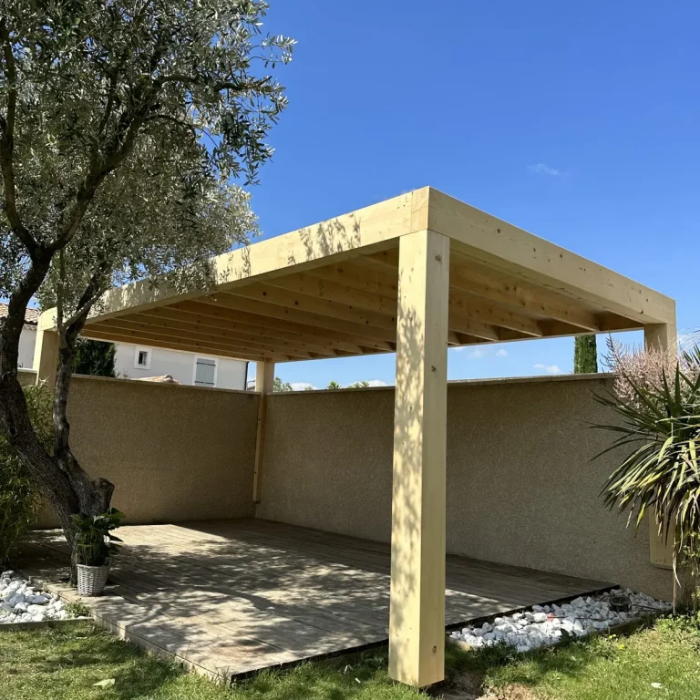 Terrasse en bois sur-mesure réalisée par Horus Bois Concept à Montélimar