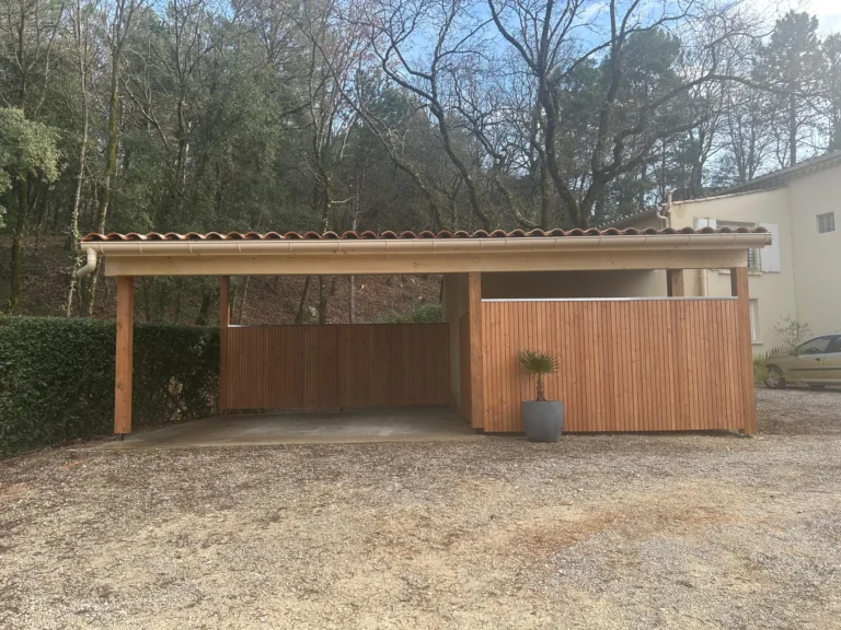 Carport bardage bois adosse foret
