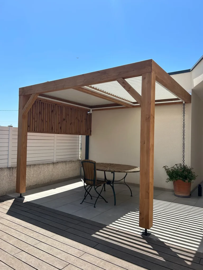 Pergola bioclimatique lames blanches terrasse